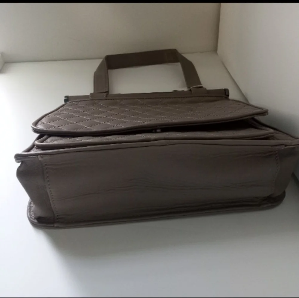 BCBGMaxazria Vintage Taupe Quilted Satchel Handbag 👜